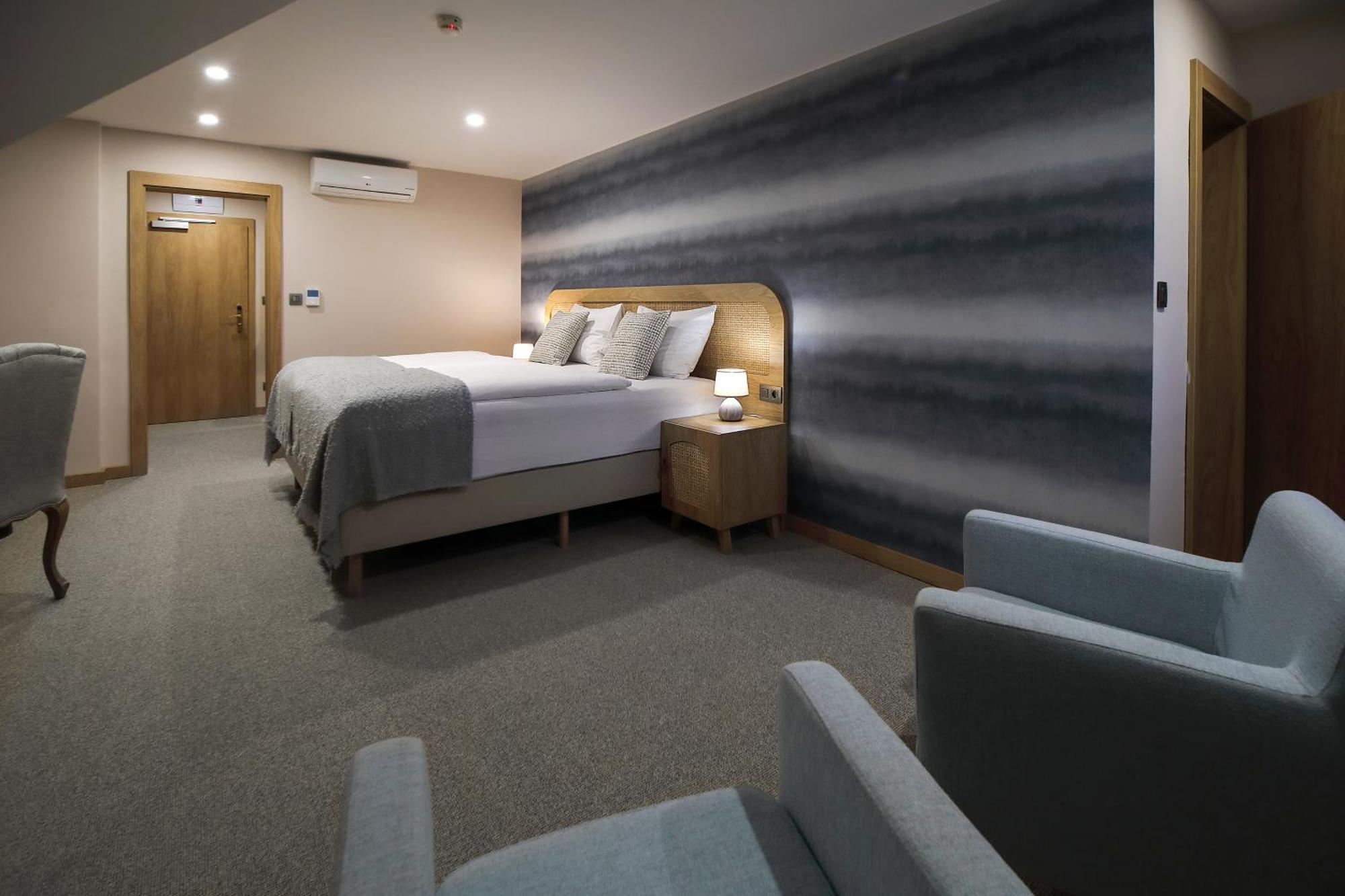 Hotel Zlaty Klucik - Golden Key With Luxury Spa Нитра Екстериор снимка