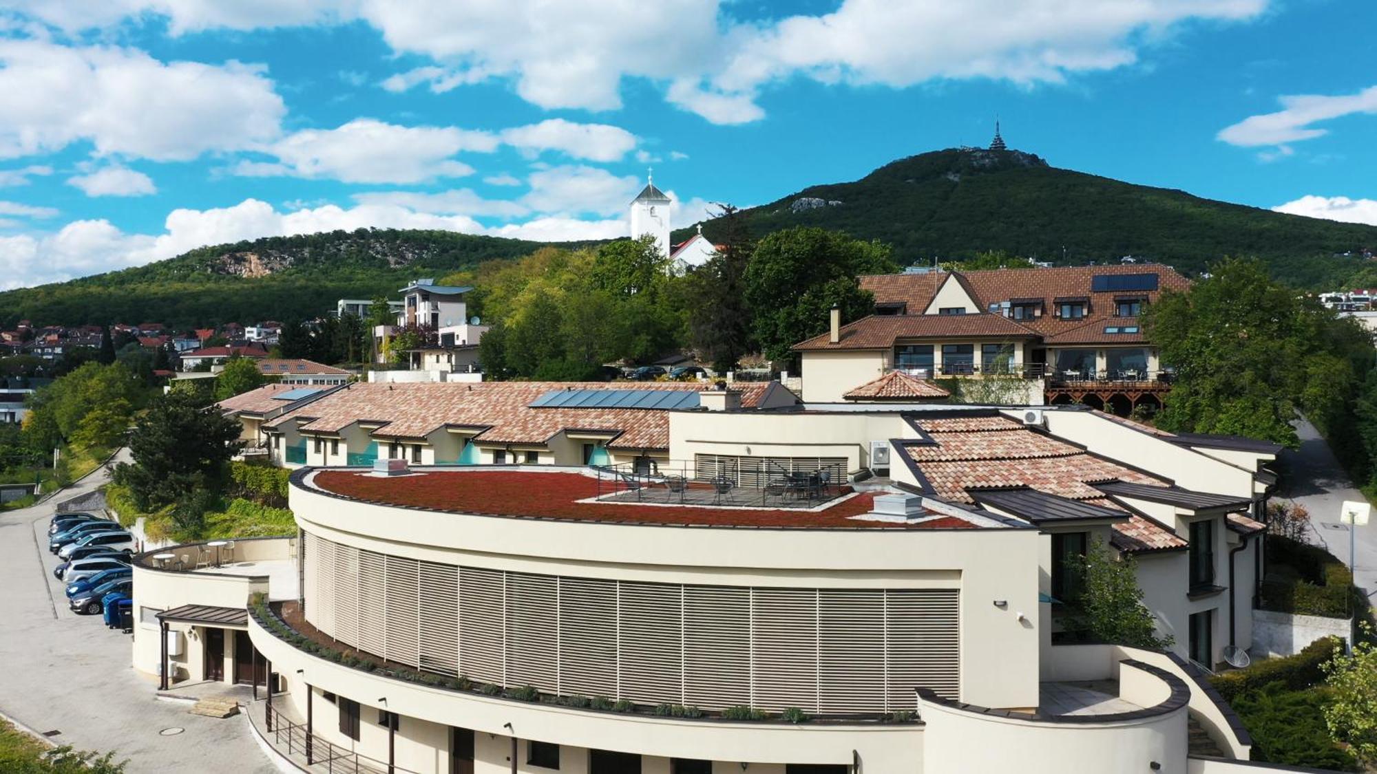 Hotel Zlaty Klucik - Golden Key With Luxury Spa Нитра Екстериор снимка