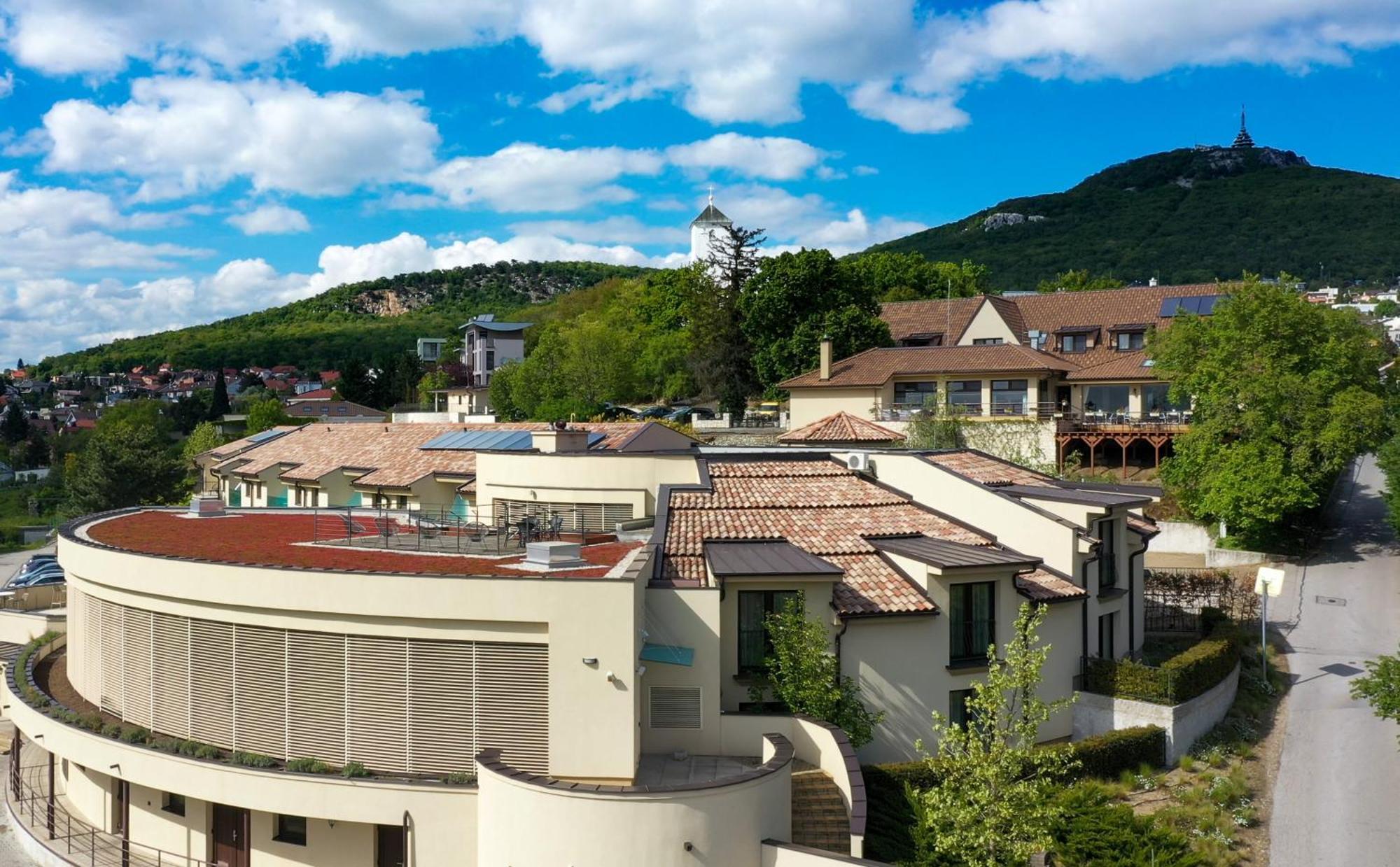 Hotel Zlaty Klucik - Golden Key With Luxury Spa Нитра Екстериор снимка