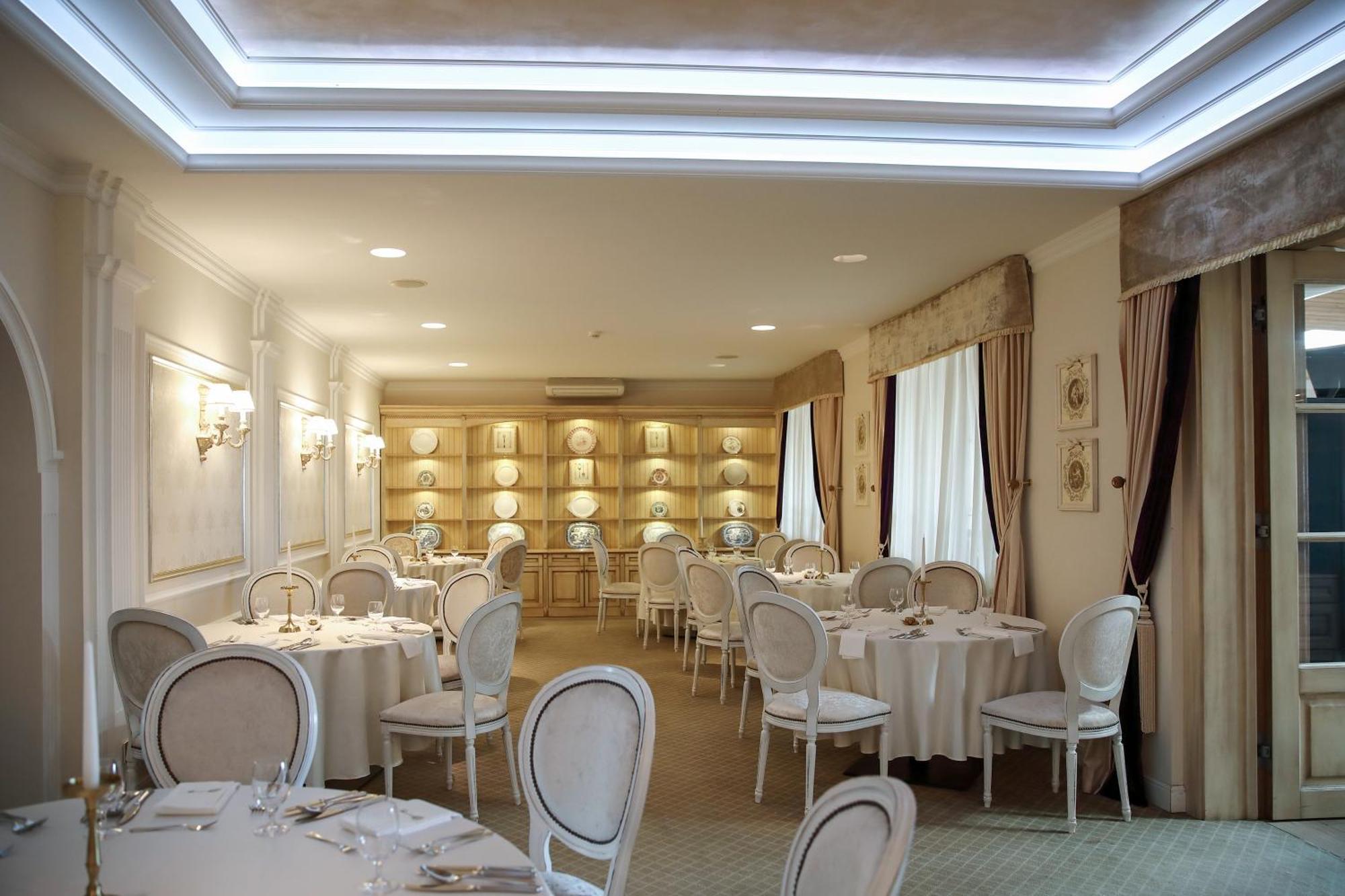 Hotel Zlaty Klucik - Golden Key With Luxury Spa Нитра Екстериор снимка