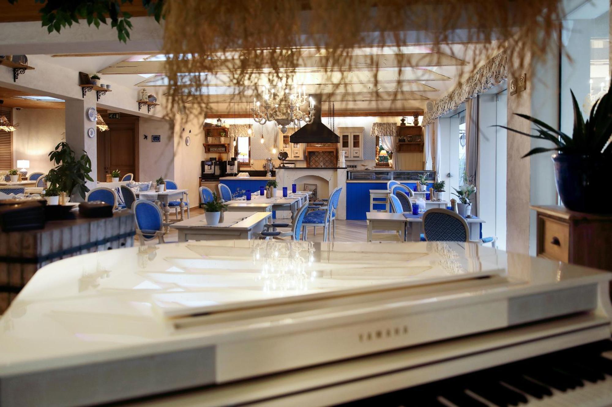 Hotel Zlaty Klucik - Golden Key With Luxury Spa Нитра Екстериор снимка
