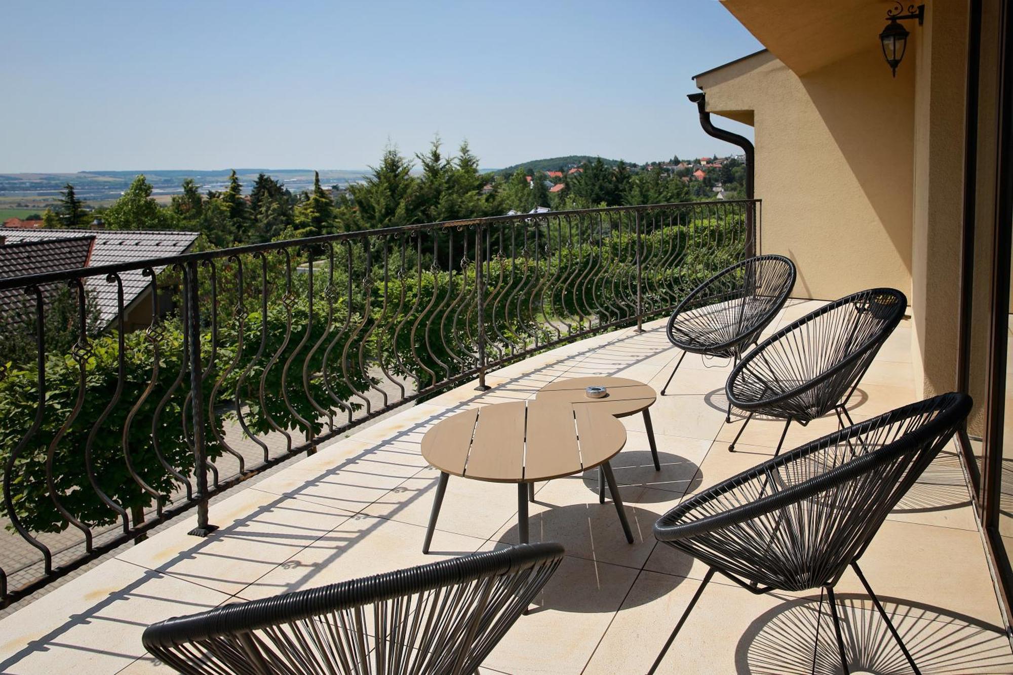 Hotel Zlaty Klucik - Golden Key With Luxury Spa Нитра Екстериор снимка