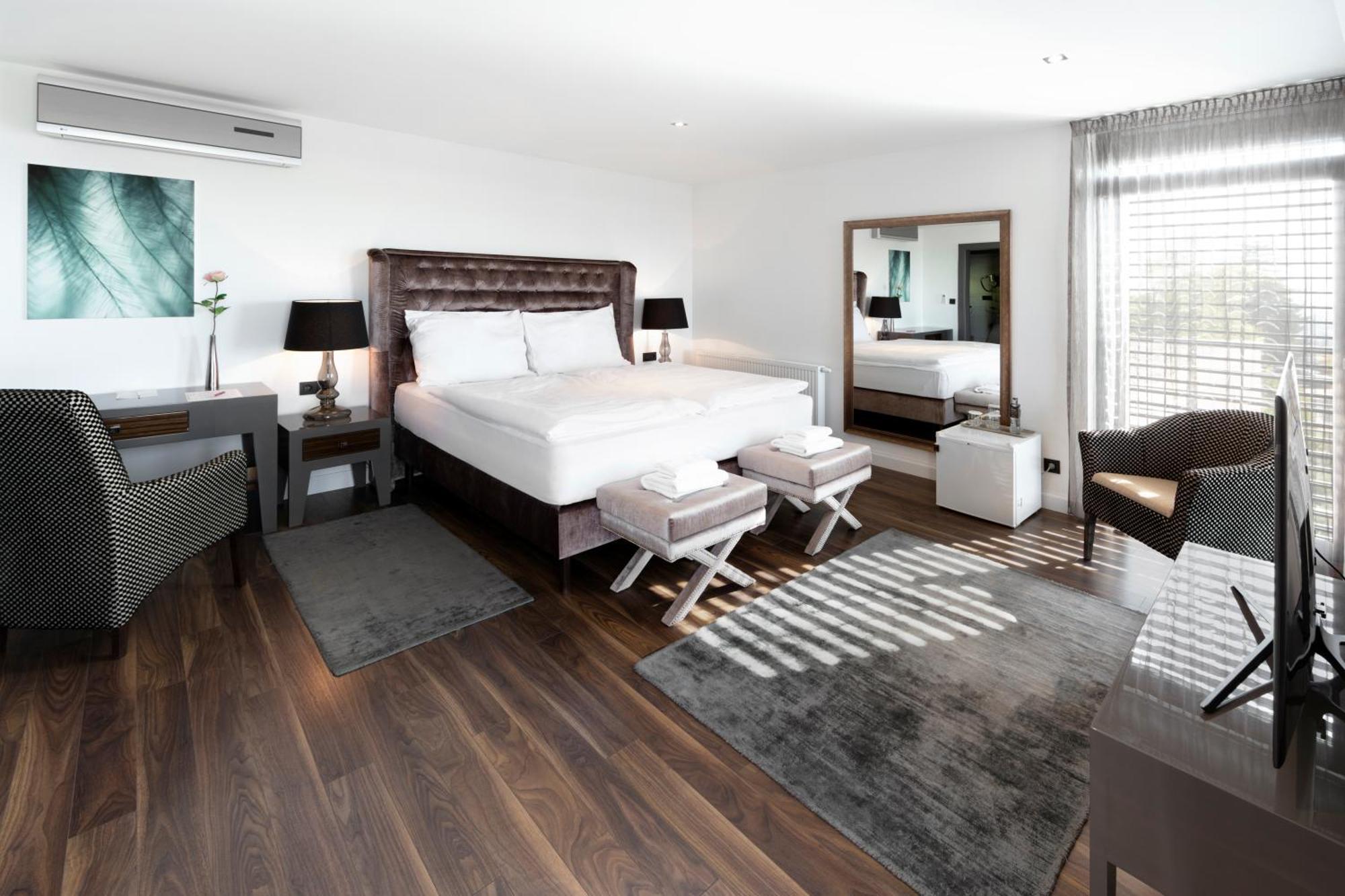 Hotel Zlaty Klucik - Golden Key With Luxury Spa Нитра Екстериор снимка