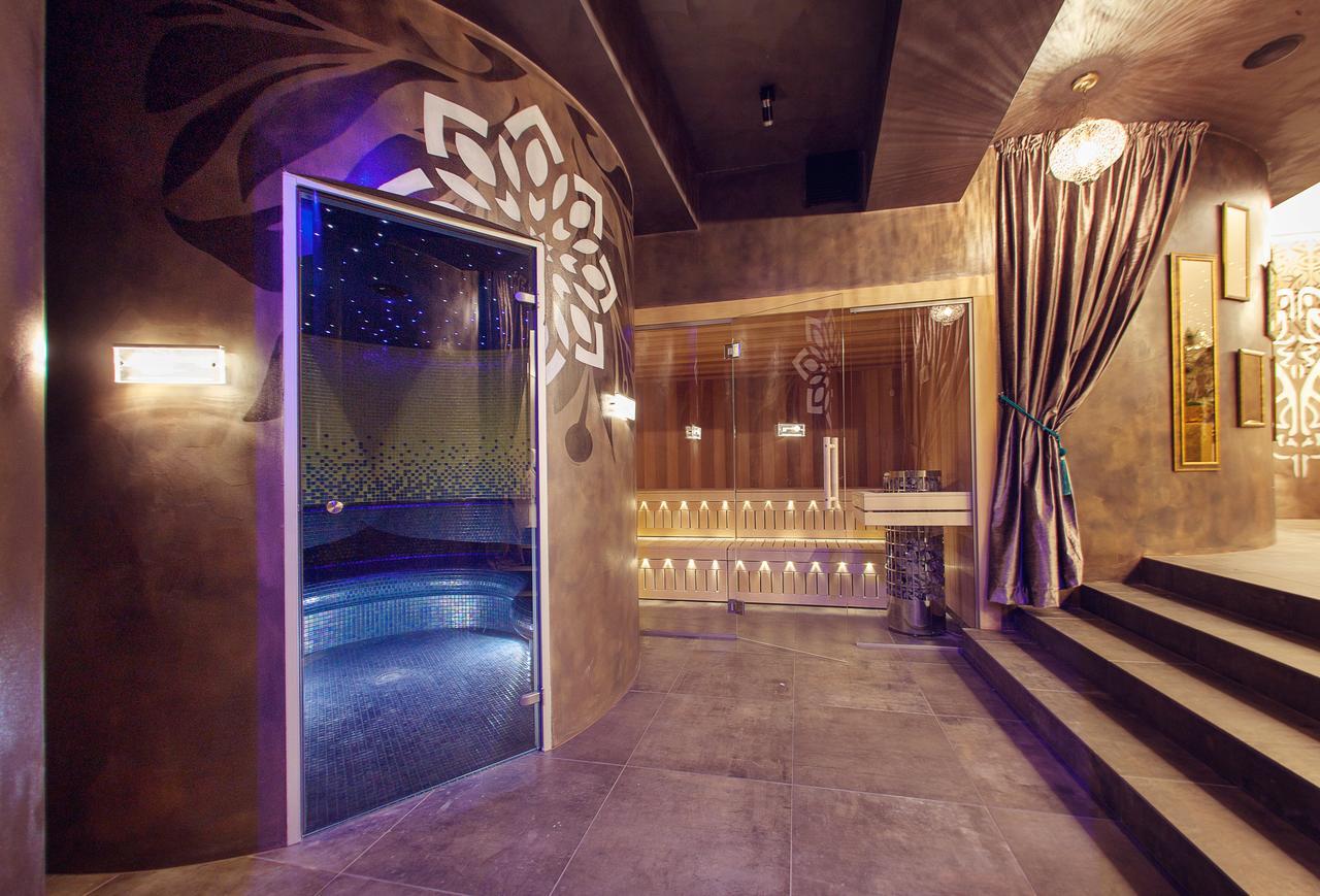 Hotel Zlaty Klucik - Golden Key With Luxury Spa Нитра Екстериор снимка